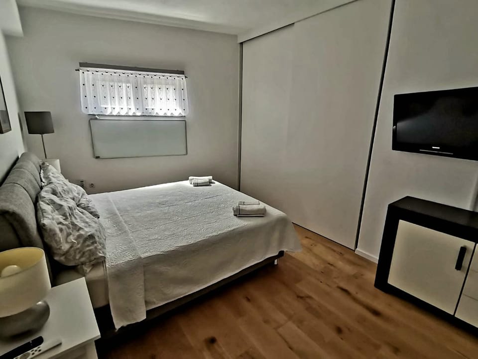 Bed, TV and multimedia