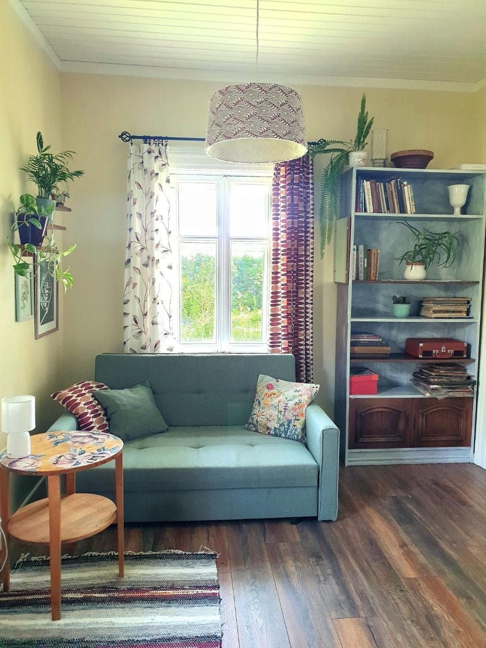 Library, Living room, Seating area