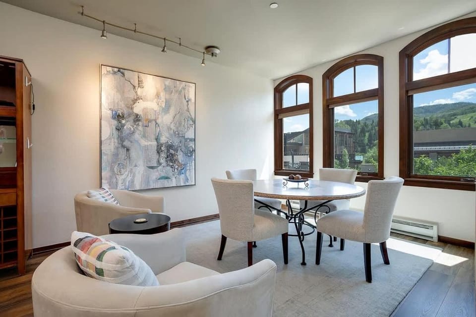Sprawling Condo - Central Downtown - Summer AC House in Steamboat Springs