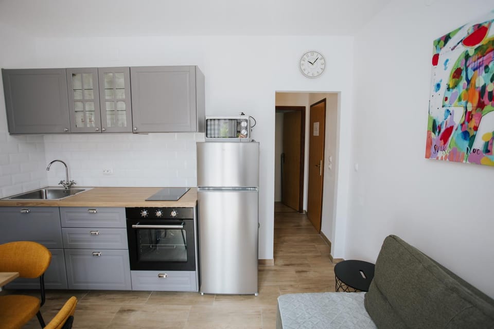 Kitchen or kitchenette, oven