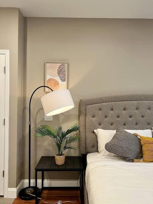 508 Urban Lifestyle king bed APT in Center CITY Apartment in Philadelphia