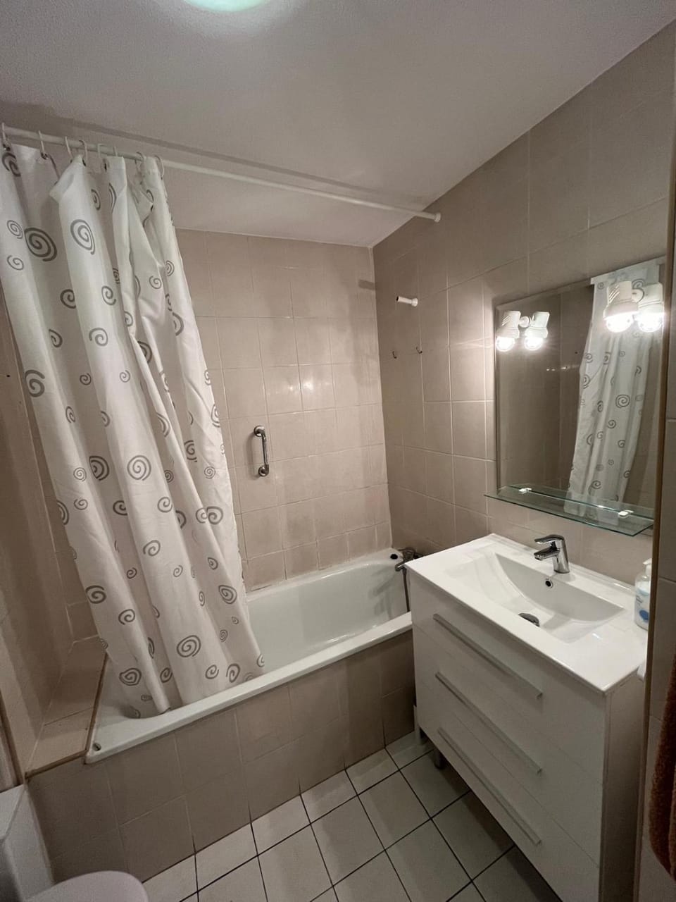 Shower, Bathroom, Bath, towels