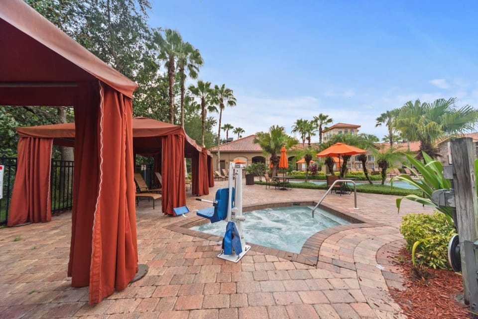 Hot Tub, Swimming pool