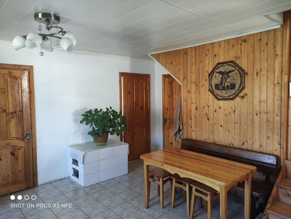 Living room, Seating area, Dining area, pet friendly, pet friendly