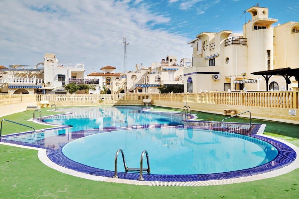 Day, Swimming pool