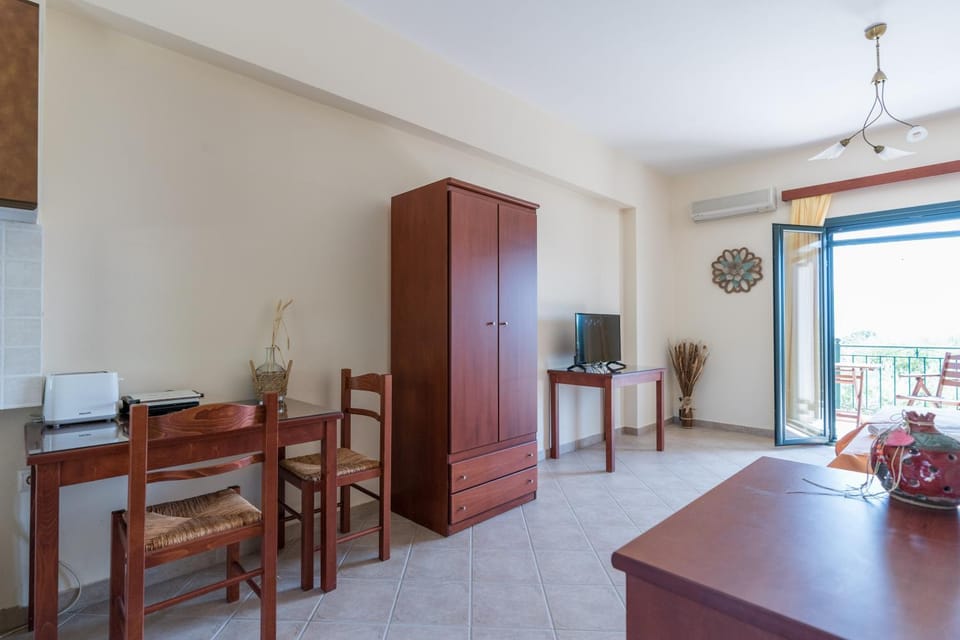 TV and multimedia, Dining area, wardrobe