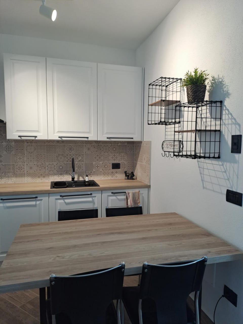Kitchen or kitchenette, Dining area, stove