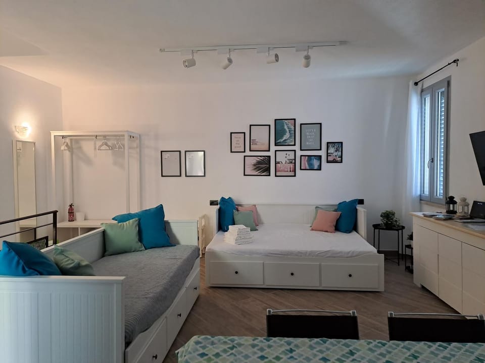 TV and multimedia, Bedroom, wardrobe