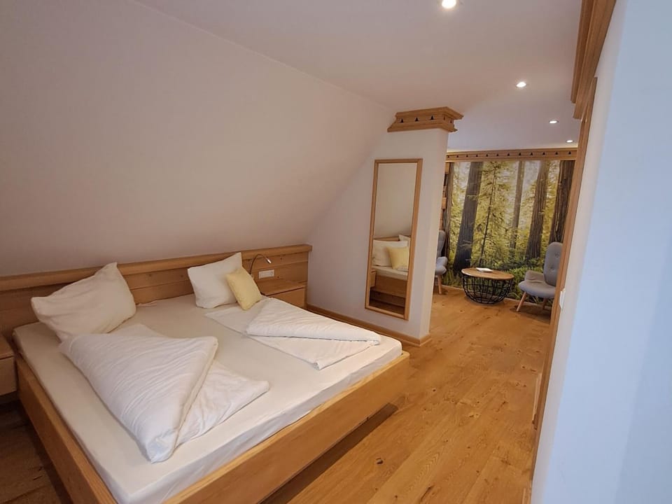 Bed, Photo of the whole room