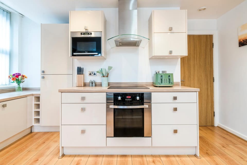 Kitchen or kitchenette, oven, stove