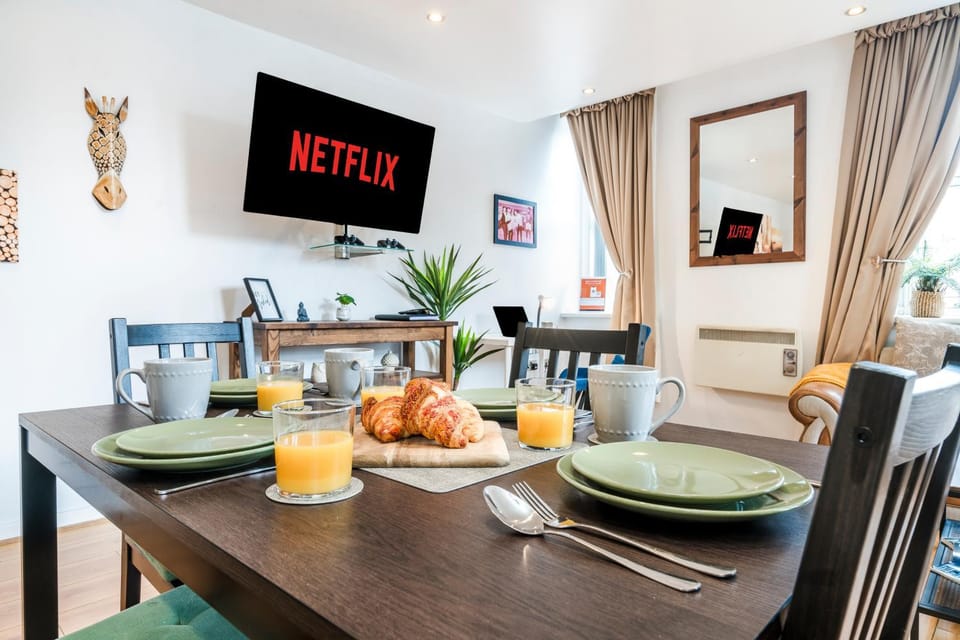 TV and multimedia, Living room, Dining area, Evening entertainment
