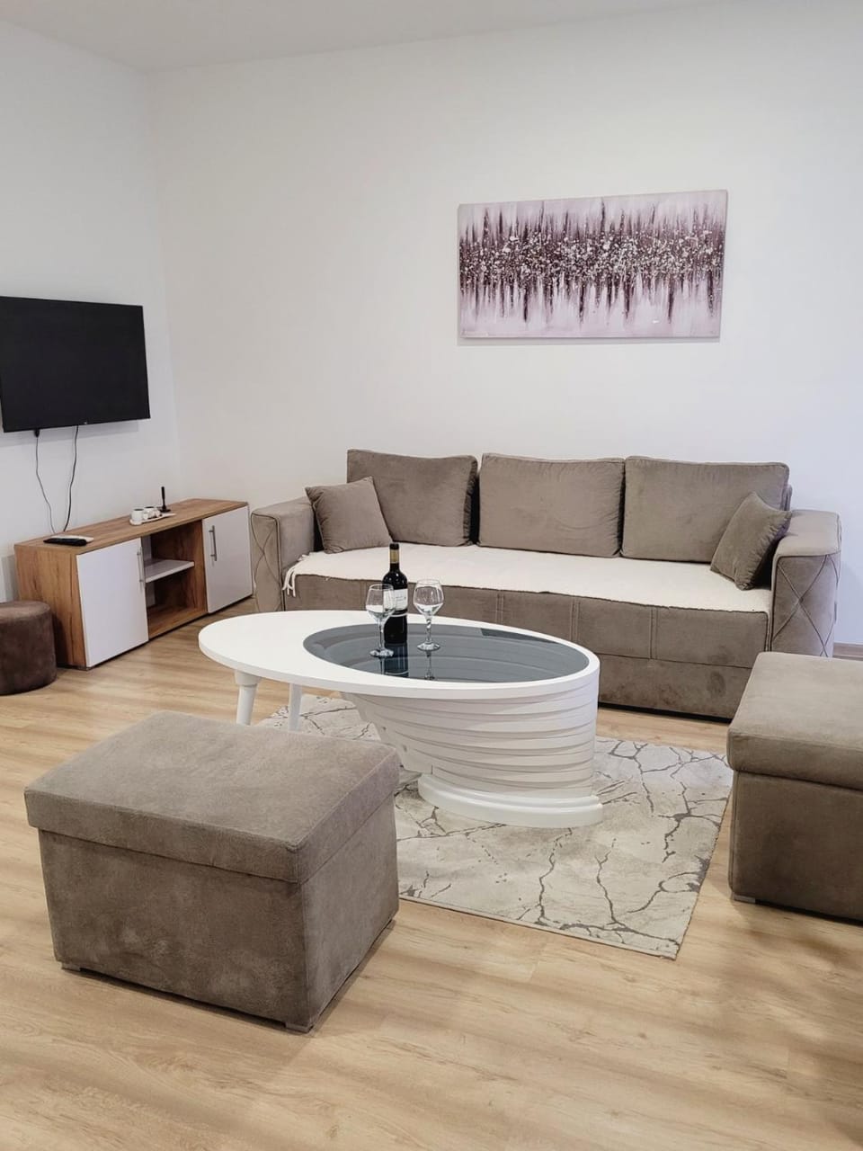 Communal lounge/ TV room, TV and multimedia, Living room, Seating area, Evening entertainment