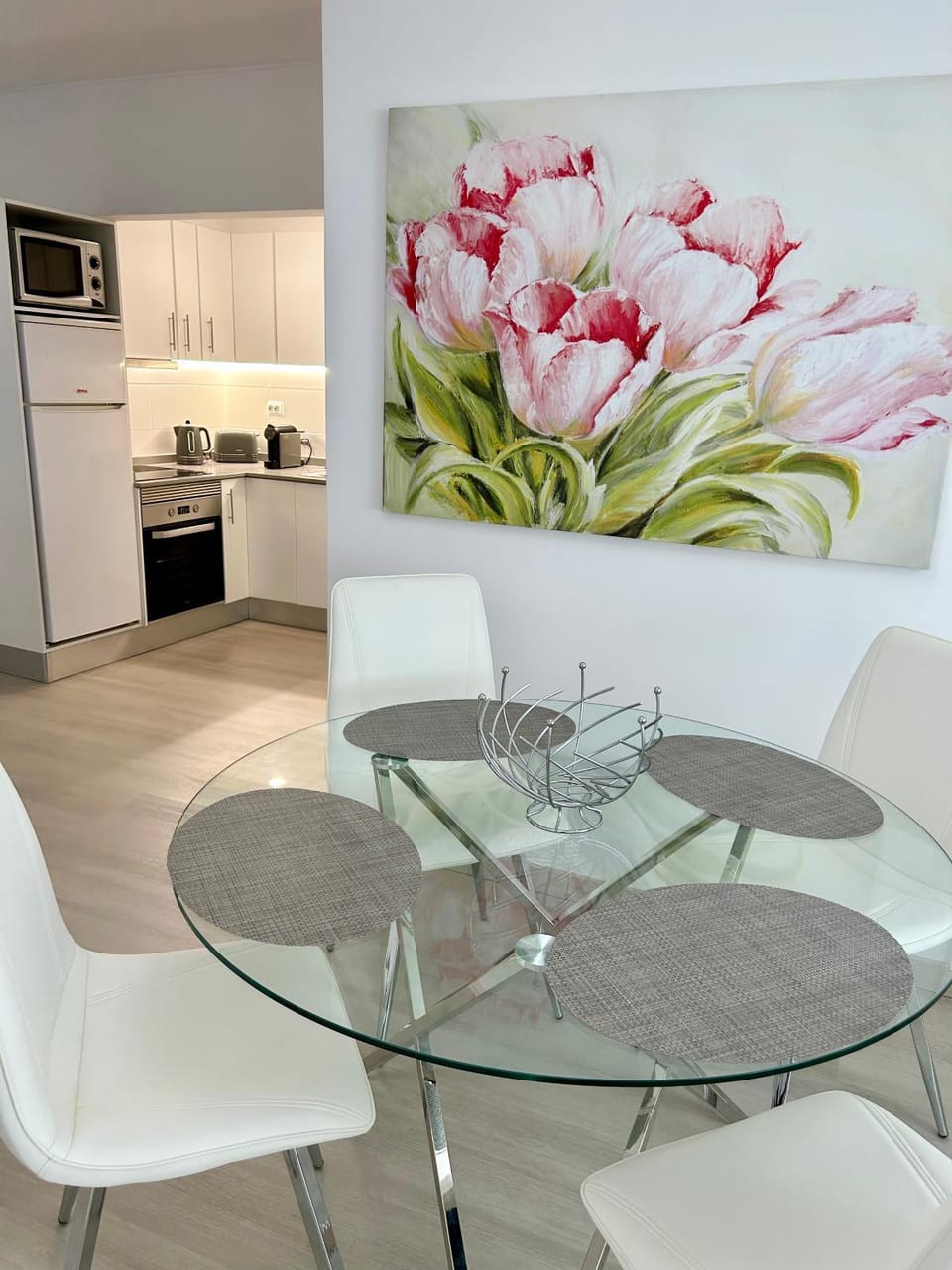 Kitchen or kitchenette, Seating area, Dining area, oven, stove