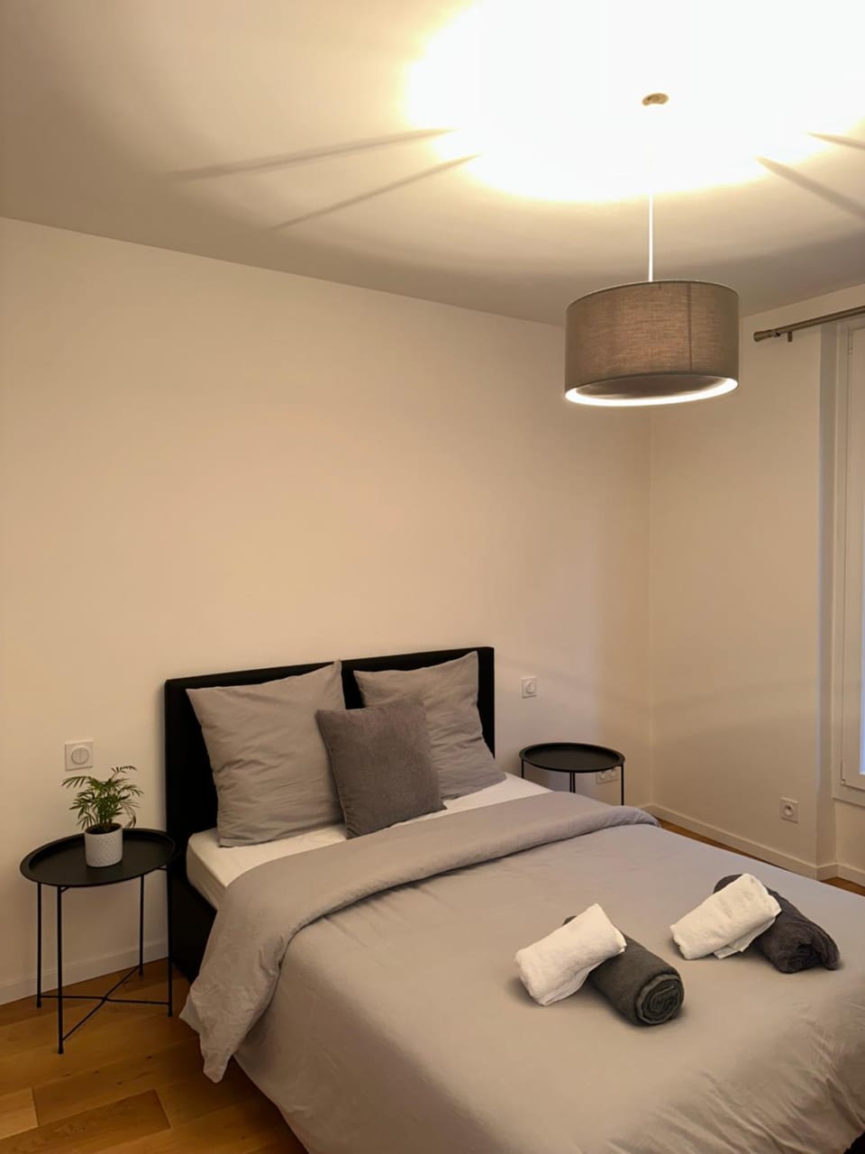 Bed, Bedroom, towels