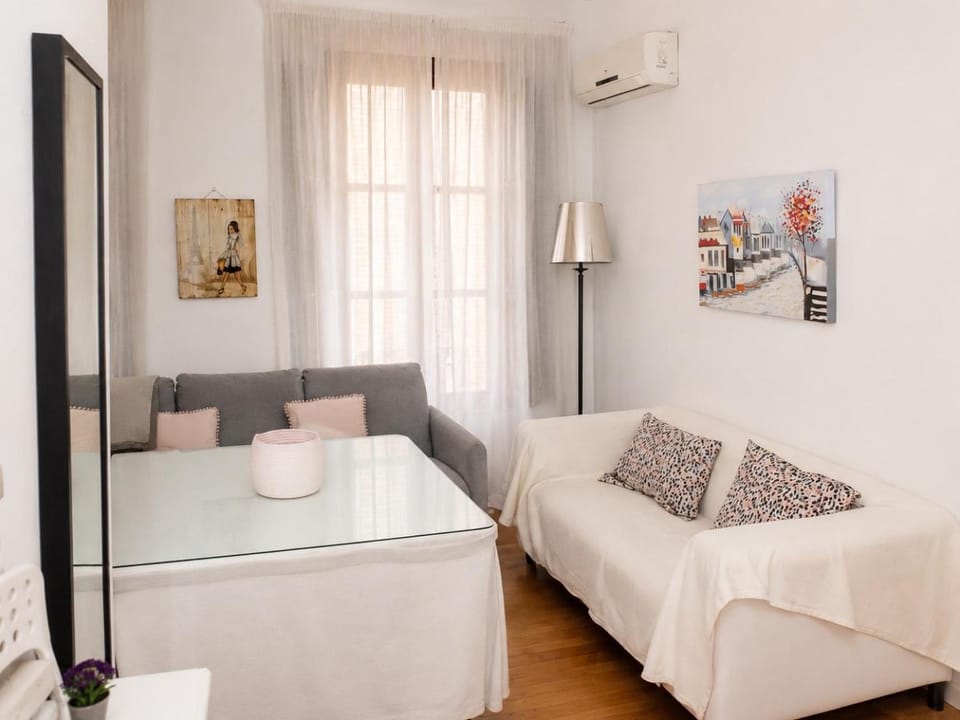 Living room, Seating area, air conditioner