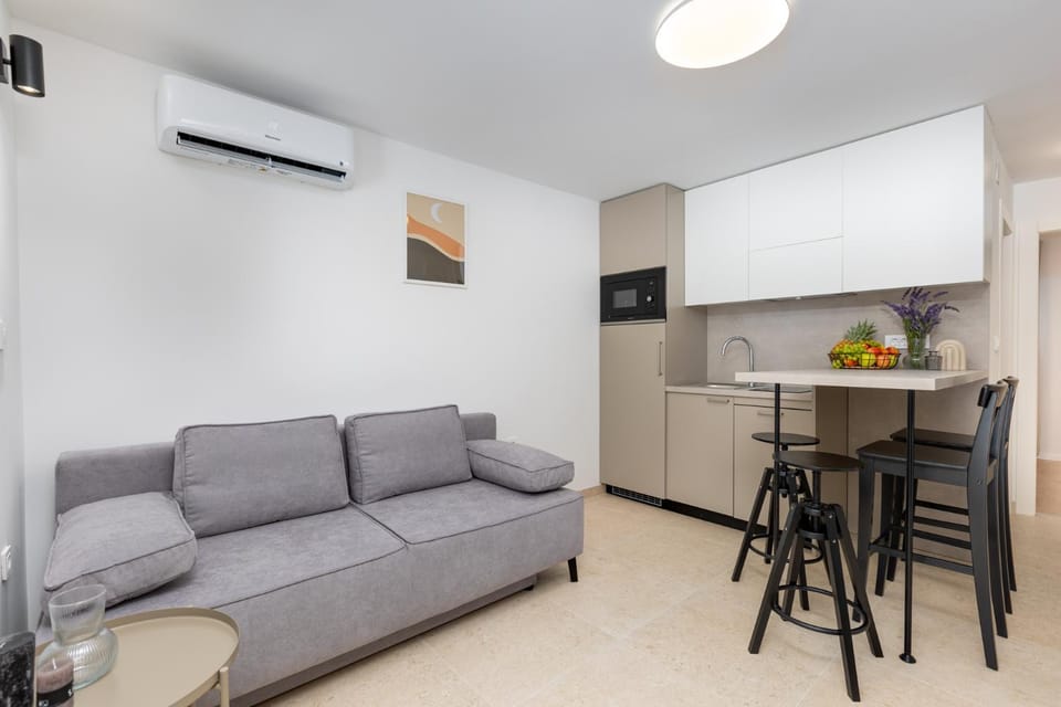 TV and multimedia, Kitchen or kitchenette, Living room, Seating area, Dining area, minibar, air conditioner