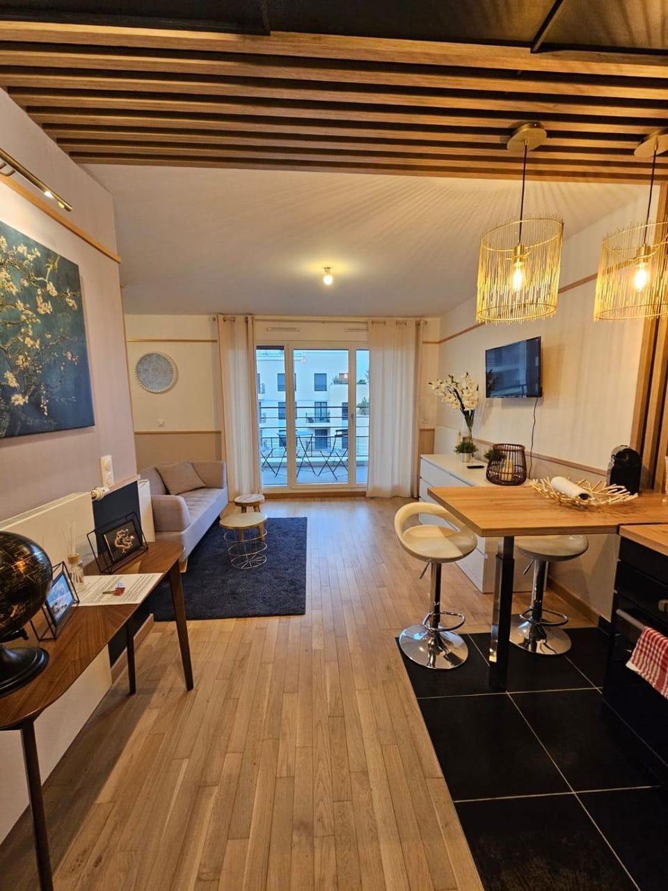 Biron deluxe studio flea market of Paris, porte de Montmartre Apartment in Saint-Denis, France