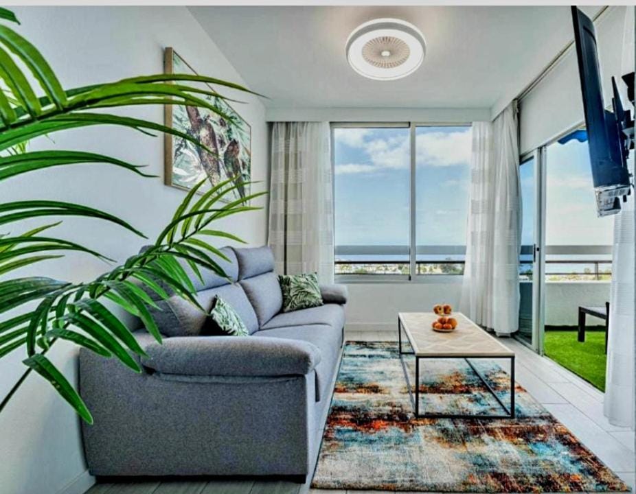 TV and multimedia, Living room, Seating area, Evening entertainment, Sea view