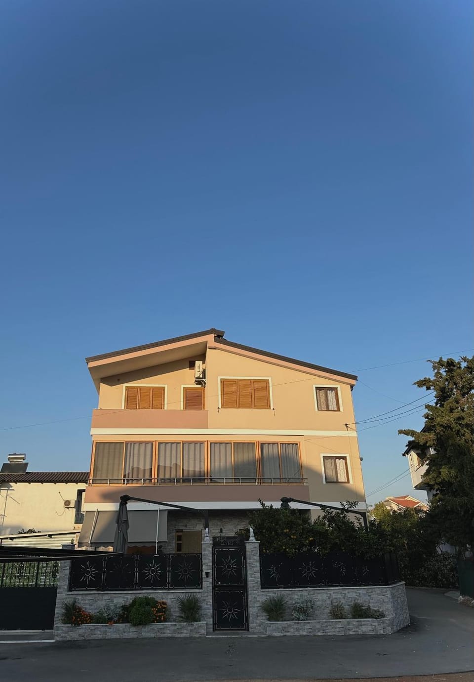 VILA Eljus Bed and Breakfast in Tirana County, Albania