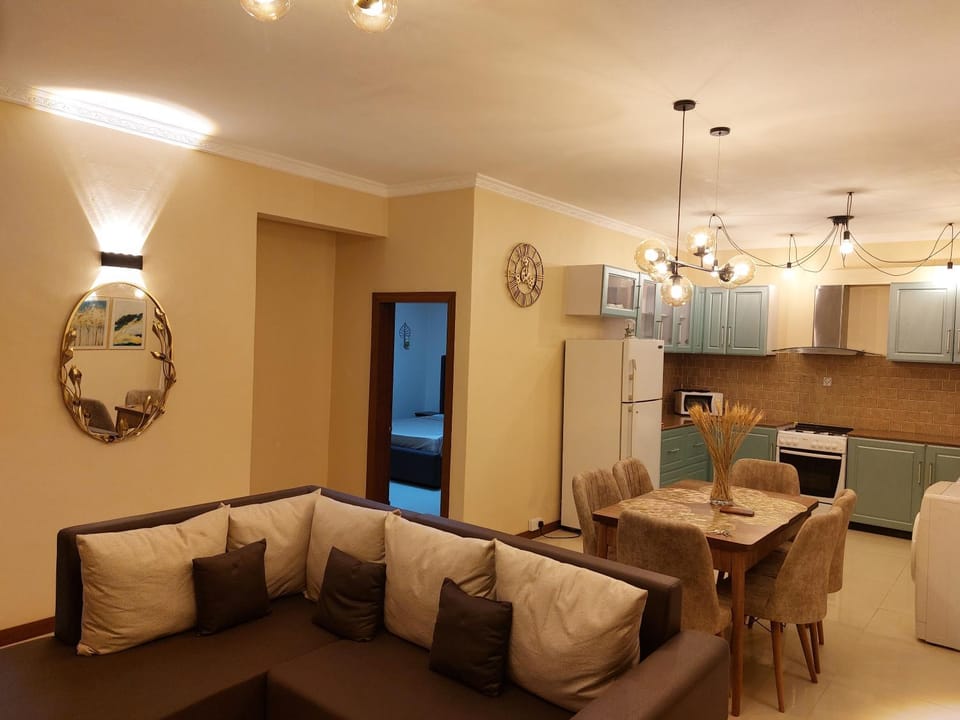 Kitchen or kitchenette, Living room, Seating area, Dining area, minibar, pet friendly, stove
