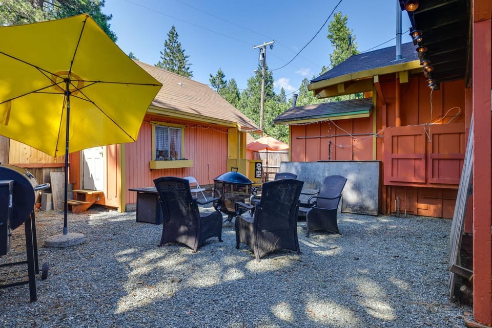 Pinecrest Dodge Ridge Cabin: Shared Outdoor Space Cabin in Calaveras County