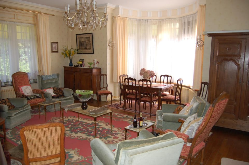 Lounge or bar