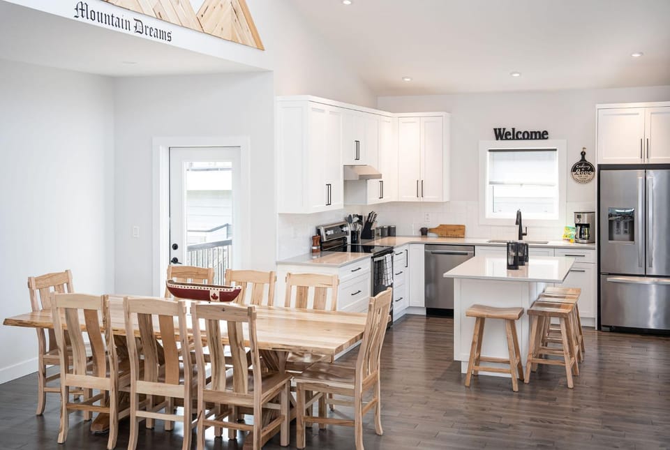 Coffee/tea facilities, Kitchen or kitchenette, Dining area, dishwasher, pet friendly, stove
