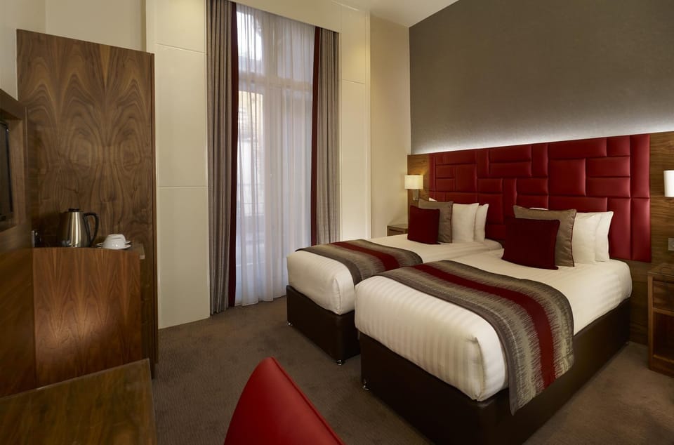 Photo of the whole room, Decorative detail, Bedroom