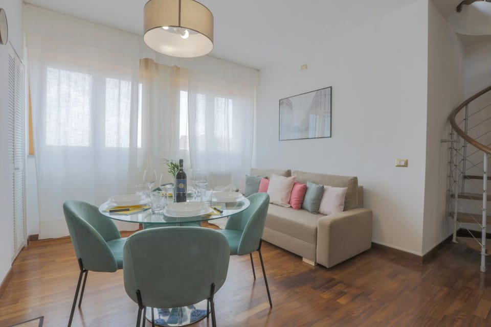 Communal lounge/ TV room, Living room, Seating area, Dining area, hair dresser