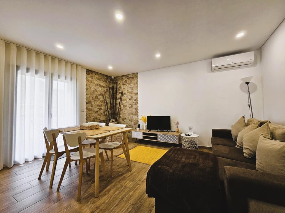 Communal lounge/ TV room, Living room, air conditioner