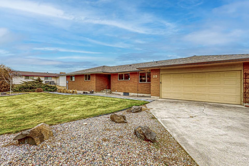 Waterfront Gem w/ Furnished Patio! Columbia Vista House in Richland