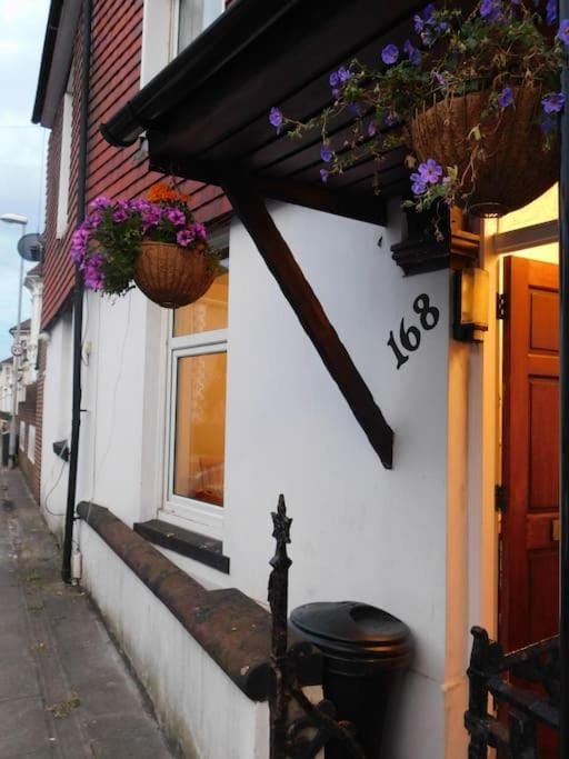 7 Double Bedroom House 10 min drive to Portsmouth Old Town & Sea House in Portsmouth