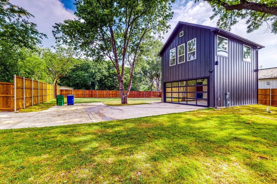 'McKinney Marvel' Studio in Historic District Apartment in McKinney