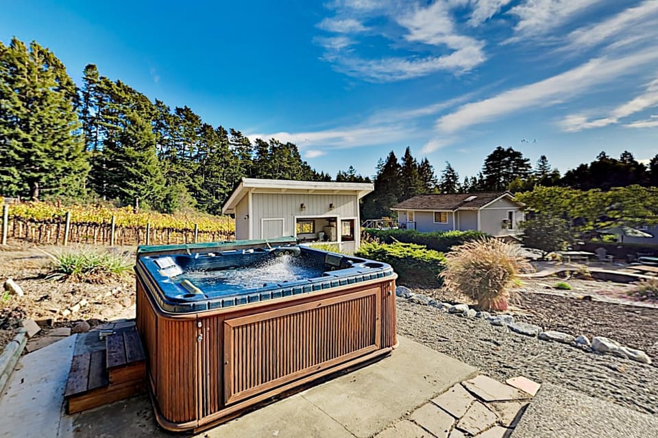 Mtn-View Retreat with Hot Tub and Deck in Sebastopol House in Occidental
