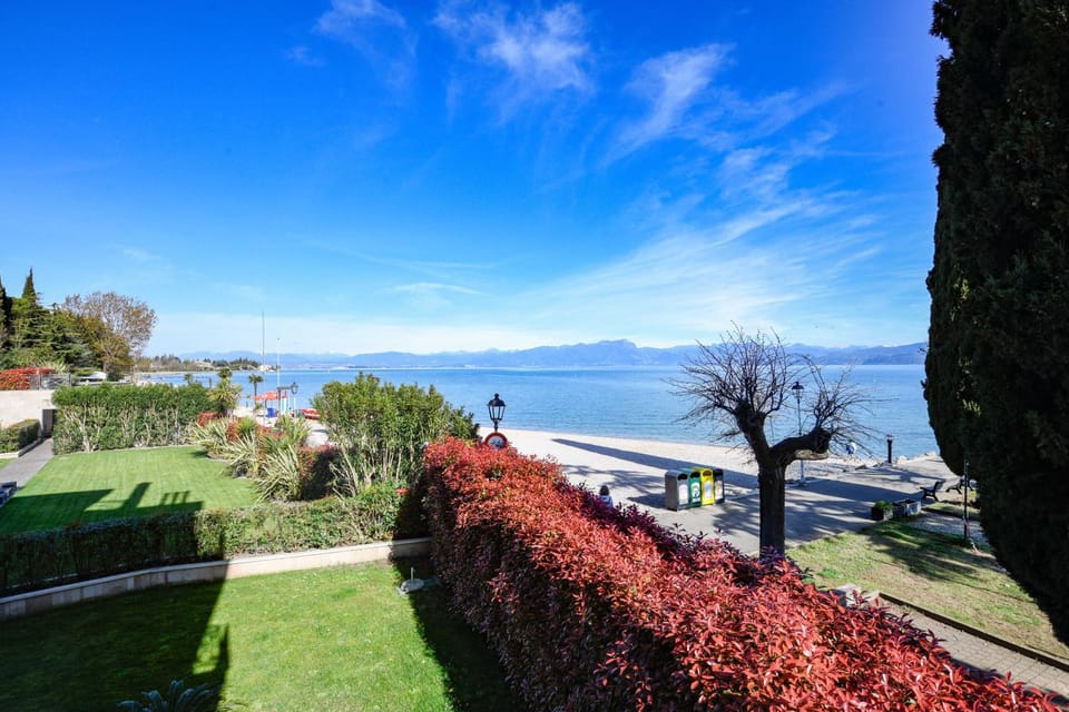 Natural landscape, View (from property/room), Balcony/Terrace, Balcony/Terrace, Beach, Garden view, Lake view, Landmark view, Mountain view, Sunset, Inner courtyard view