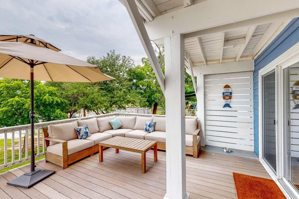 Private Dock! Dog-Friendly Lake Livingston Retreat House in Point Blank
