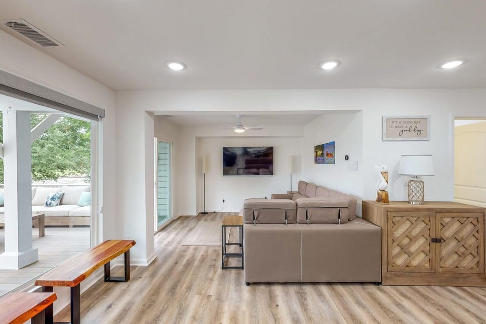 Private Dock! Dog-Friendly Lake Livingston Retreat House in Point Blank