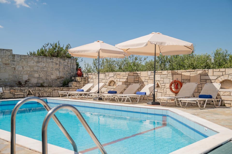 Day, Swimming pool, sunbed