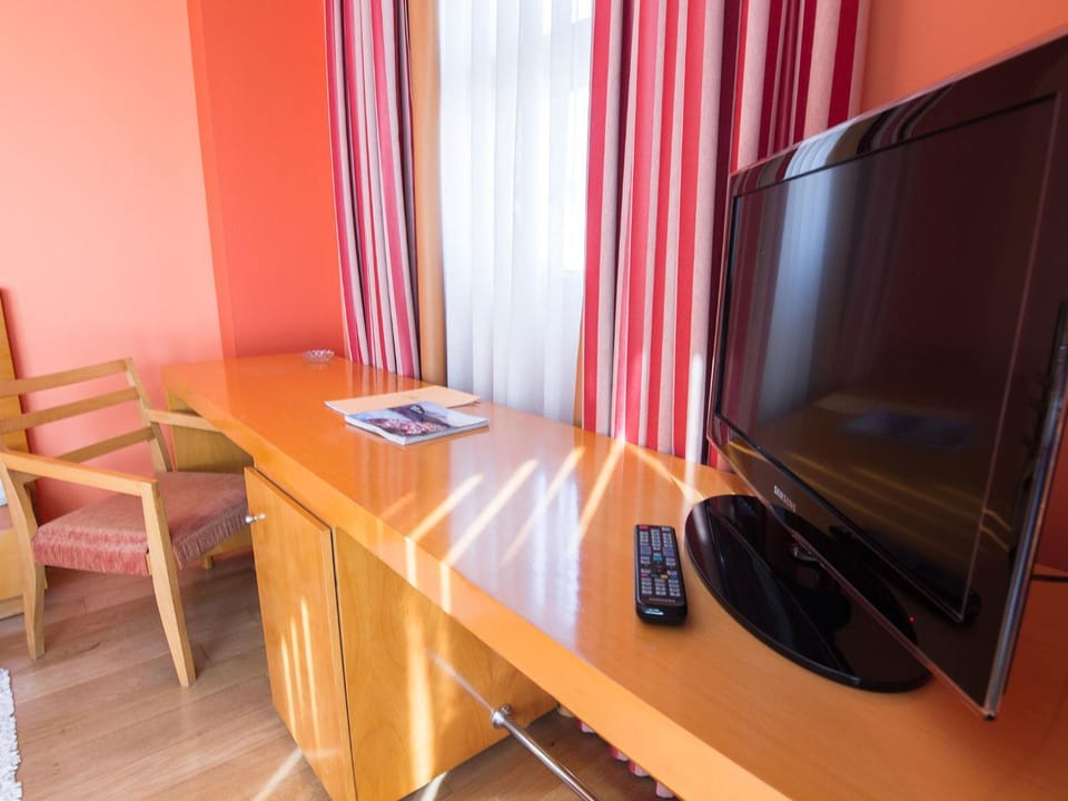 TV and multimedia, Decorative detail, Bedroom