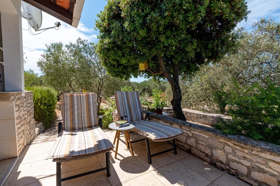 Location, children, Family