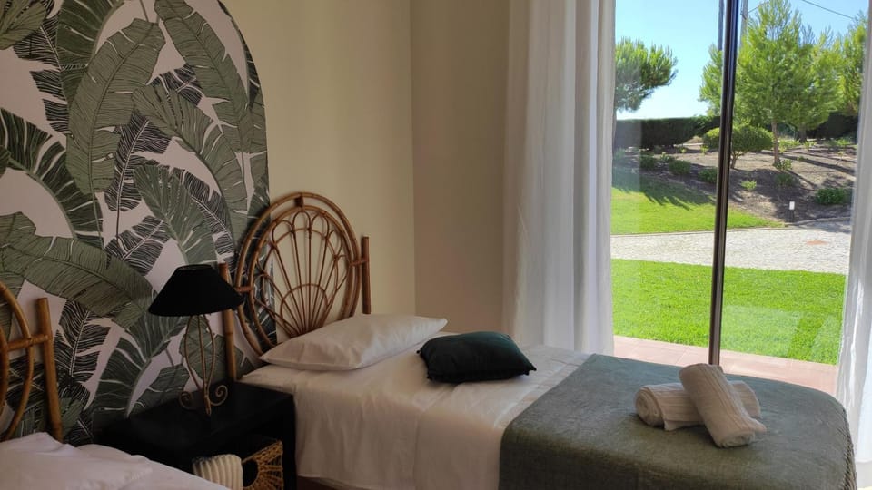 Bed, Bedroom, Garden view, towels