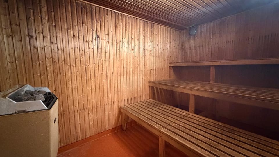 2 hus 280kvm med bastu, jacuzzi, nyrenoverat House in Västra Götaland County