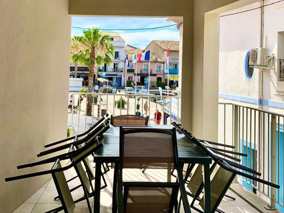 Maison de ville élégante au cœur de Mèze avec terrasse - FR-1-604-43 House in Mèze