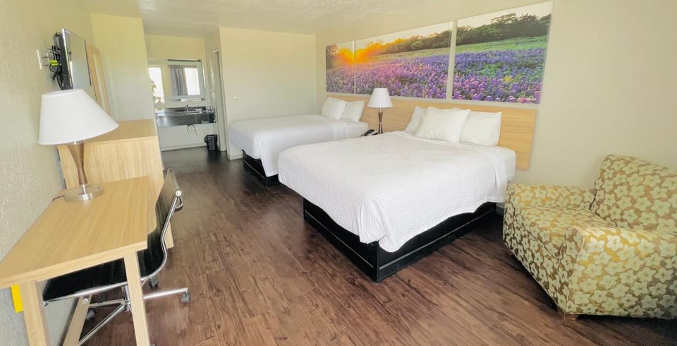 Bed, Seating area, Bedroom