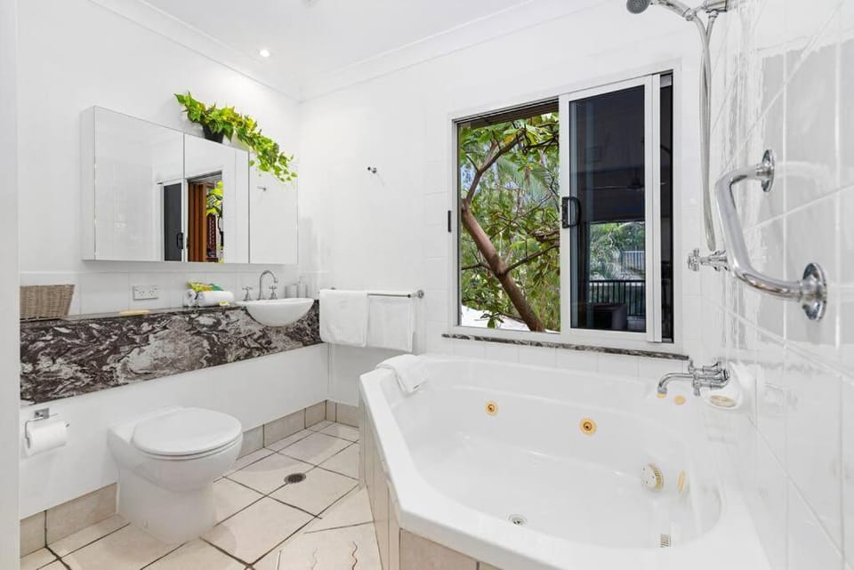 Shower, Toilet, Bathroom, Bath