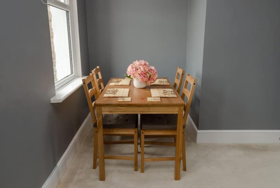 Peaceful & Spacious Family Home In Eastbourne! Apartment in Eastbourne