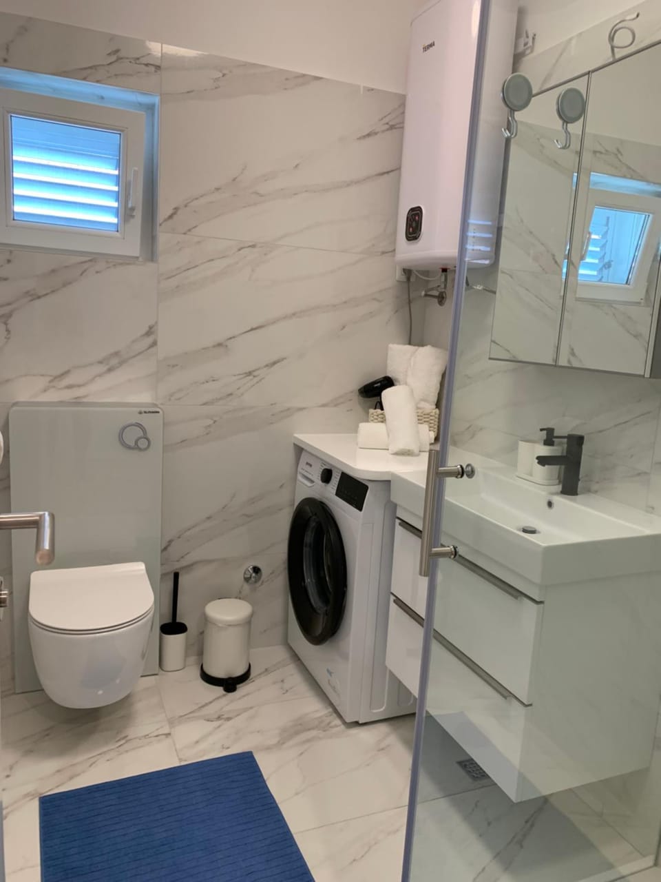 Toilet, Bathroom, towels, washing machine