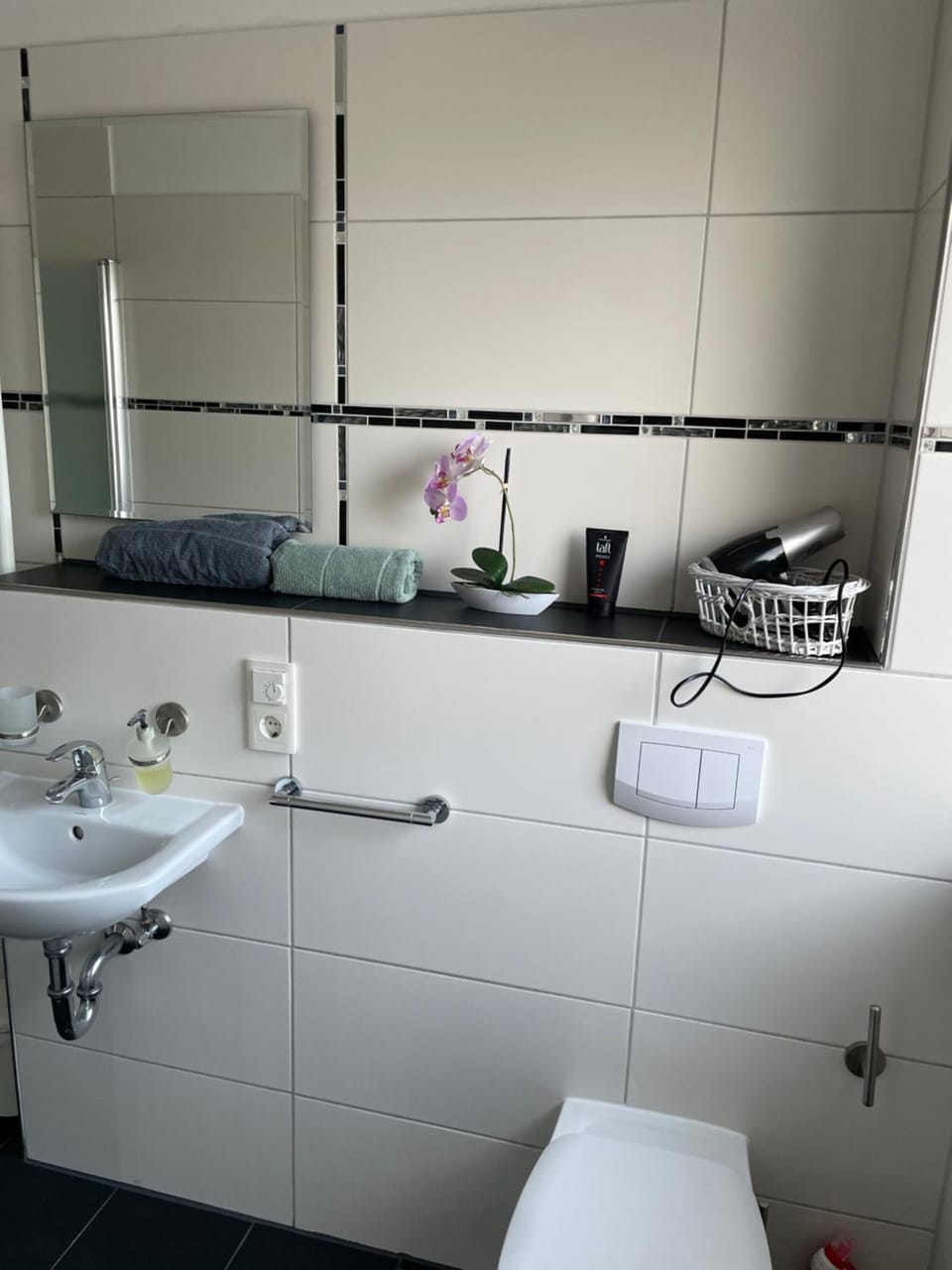 Toilet, Bathroom, towels