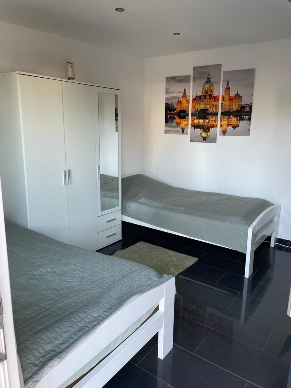 Bed, Photo of the whole room
