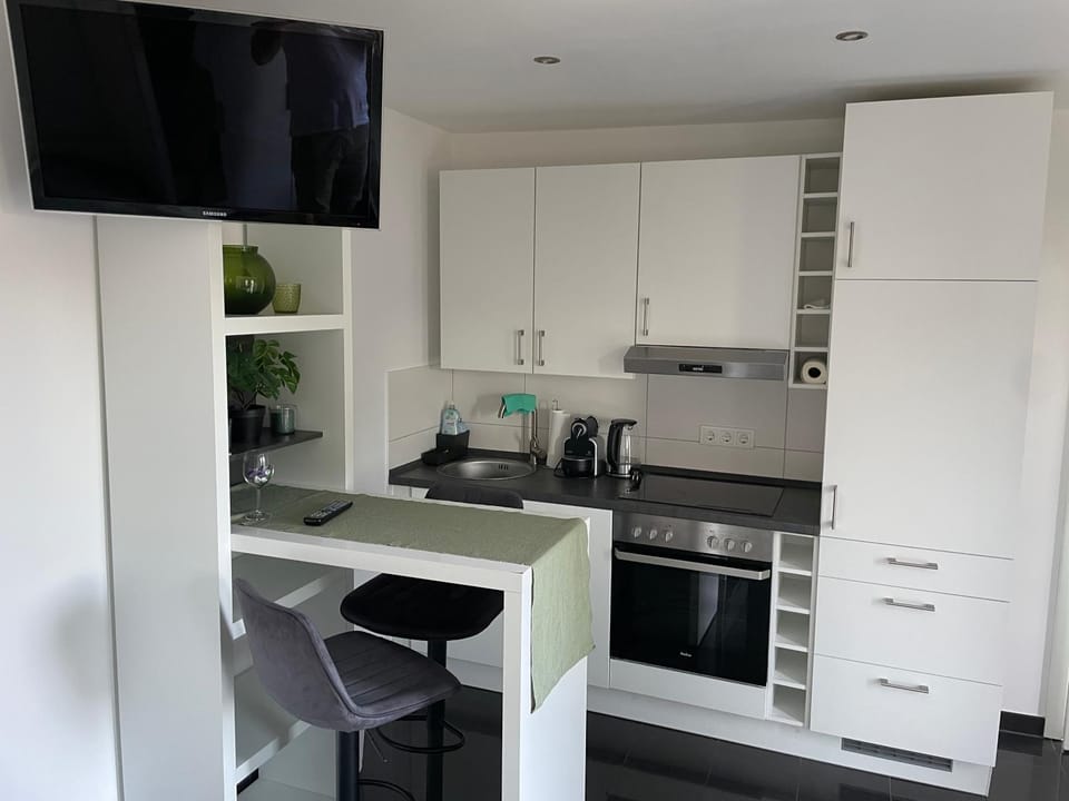 Kitchen or kitchenette, Dining area, dishwasher, pet friendly, stove